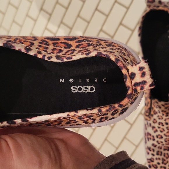 ASOS Design Leopard Canvas Slip Ons US8 - Picture 3 of 4